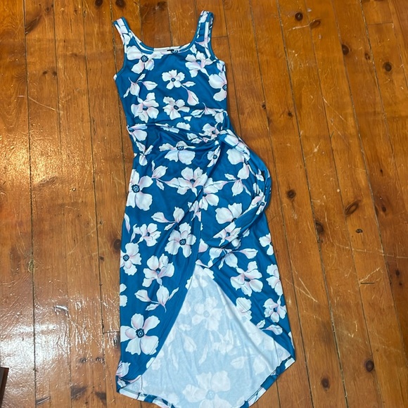 Side wraps floral dress - Picture 1 of 3